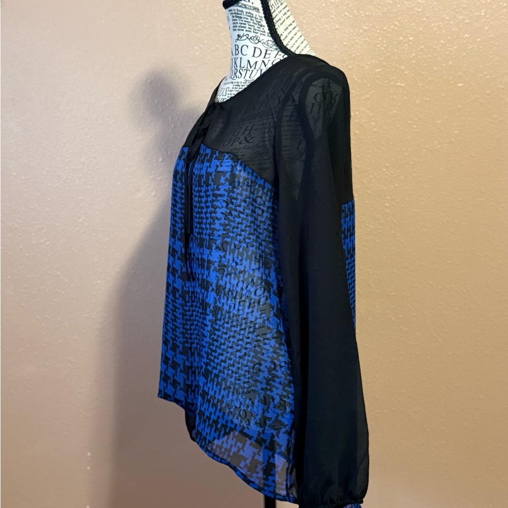 Romeo & Juliet Couture Black and Blue Blouse - Picture 4 of 6